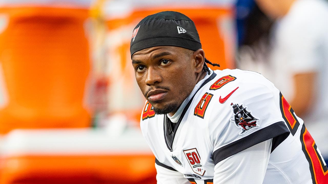 Bucs to waive Shilo Sanders after ejection from punching Bills player: report