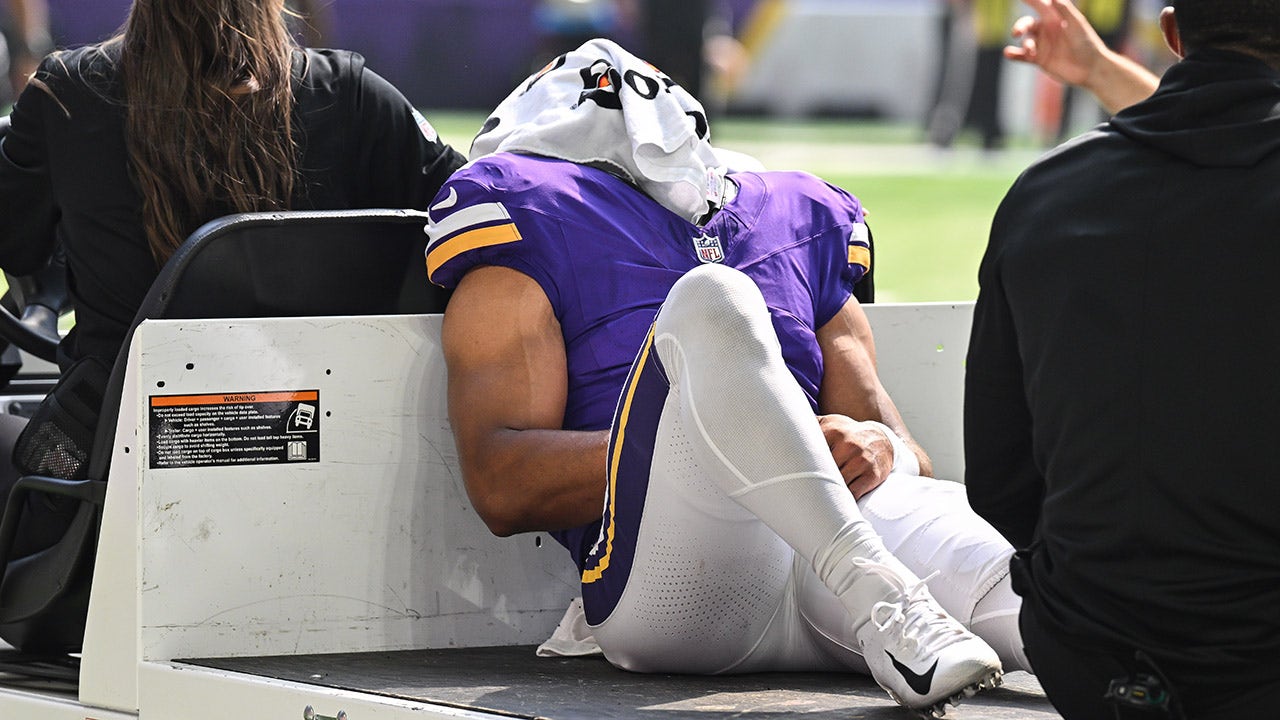 Vikings’ Rondale Moore suffers devastating knee injury on 1st preseason play since missing all of 2024