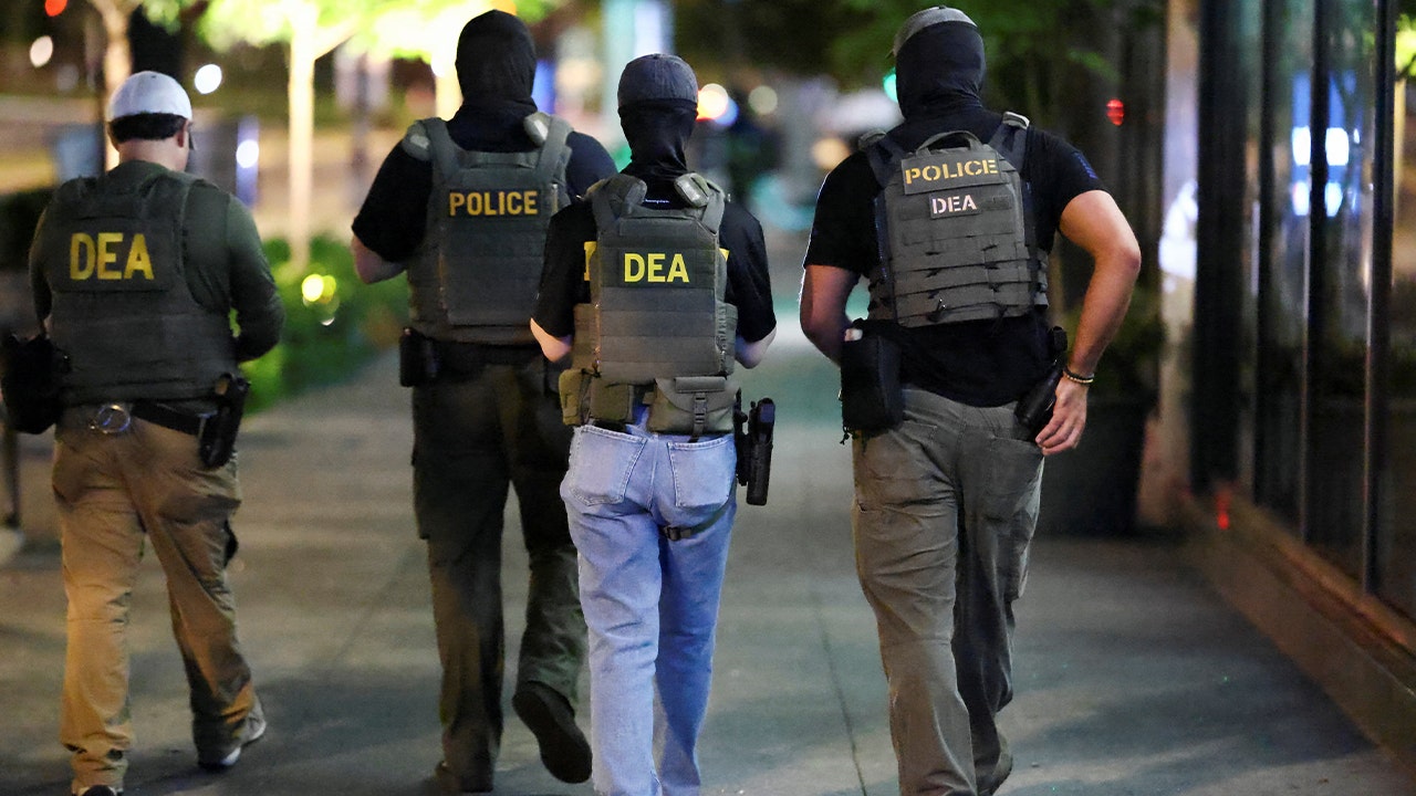 Trump’s federal crime operation brings 100 arrests, 800 National Guard troops to Washington