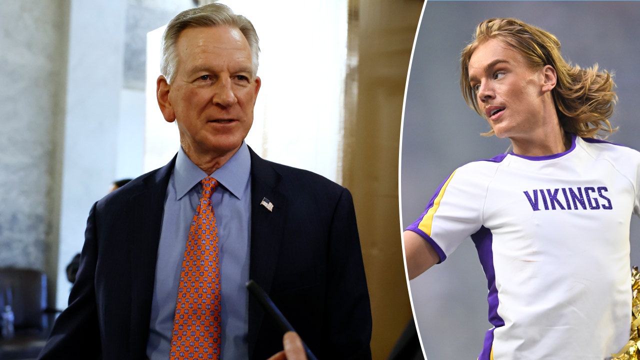 Vikings’ male cheerleaders spark reaction from Alabama senator