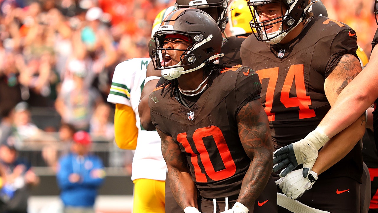 NFL news: Browns upset Packers on dramatic walk-off field goal for first win