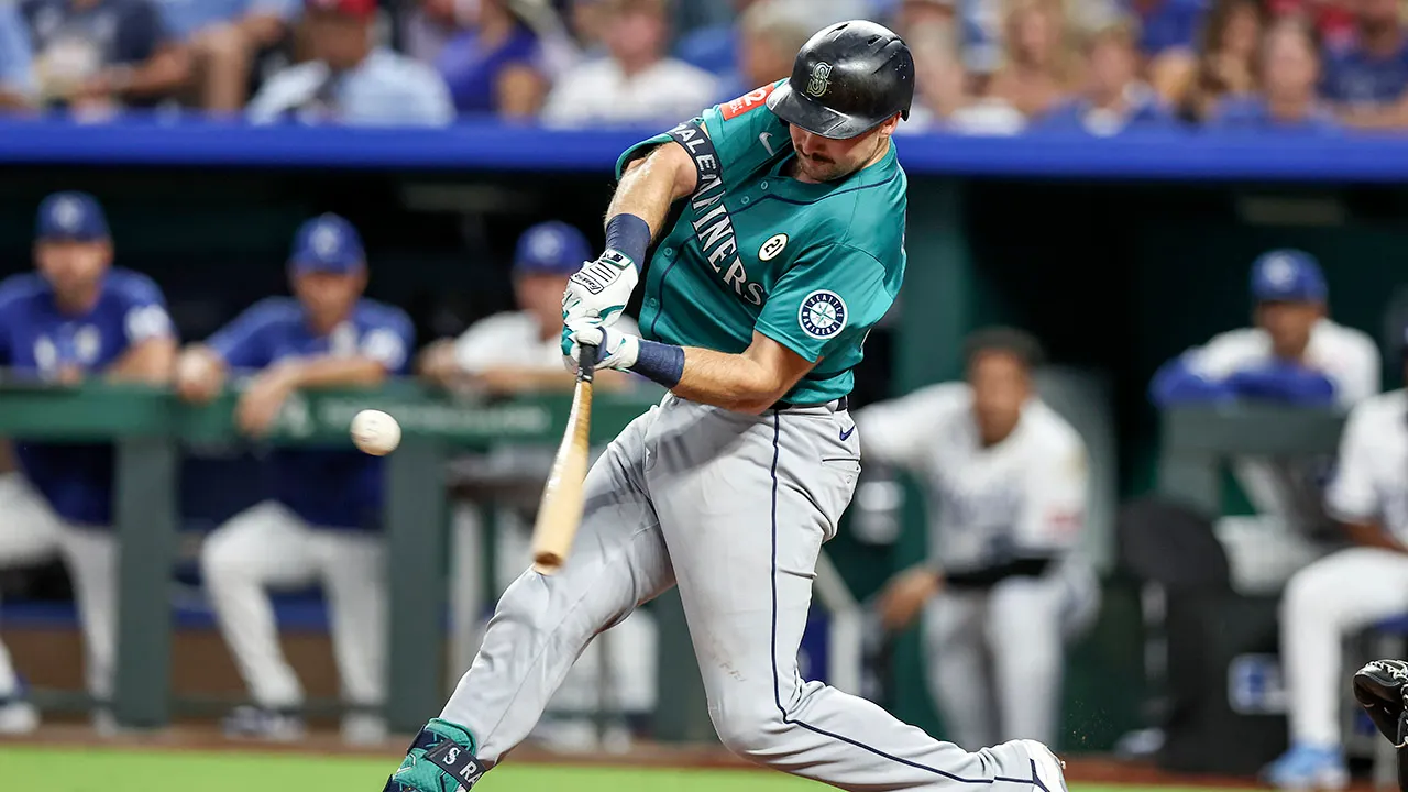 Mariners’ Cal Raleigh breaks Yankees legend Mickey Mantle’s switch-hitter home run record with historic blast