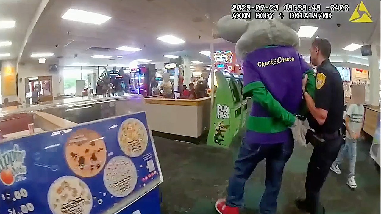 Florida man in Chuck E. Cheese costume arrested for credit card theft