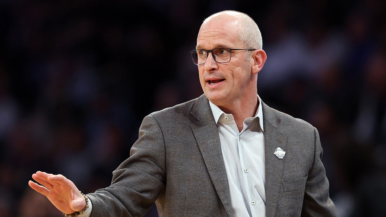 UConn’s Dan Hurley reveals burnout, says stress of chasing 3 consecutive titles pushed him to the edge