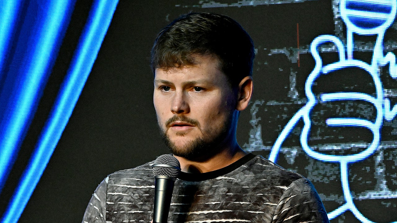 Drew Lynch’s comedy show interrupted when audience member has heart attack