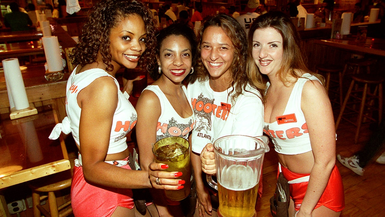 5 Segredos do Hooters Que Vão Te Chocar (Você Nunca Imaginou!)