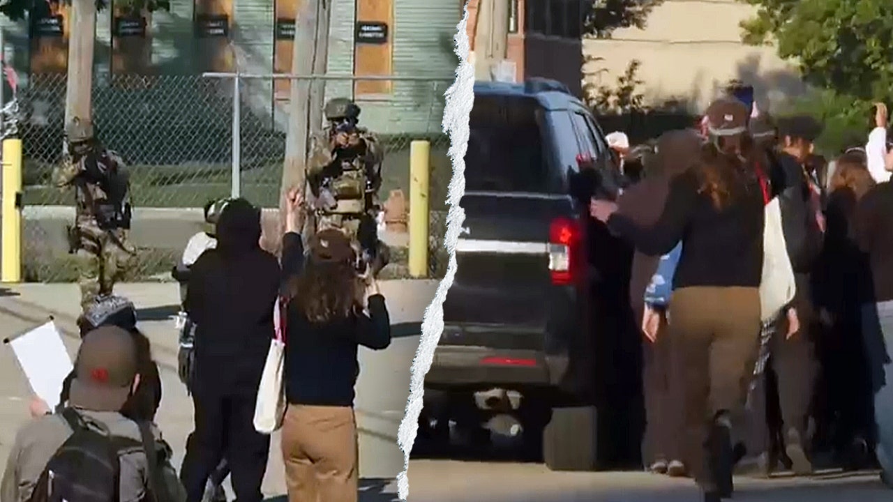 Chicago anti-ICE protesters block vehicles, get hit with tear gas and pepper balls