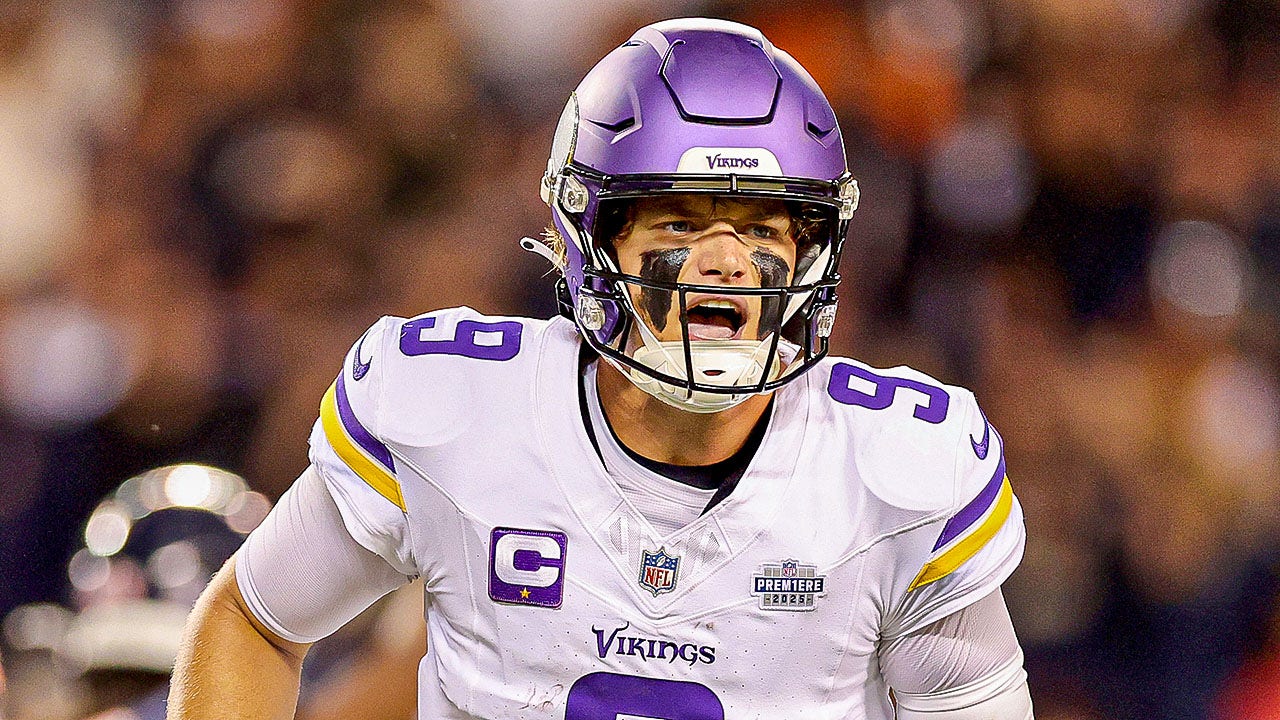 Vikings’ JJ McCarthy delivers stunning comeback victory in first NFL start against Bears