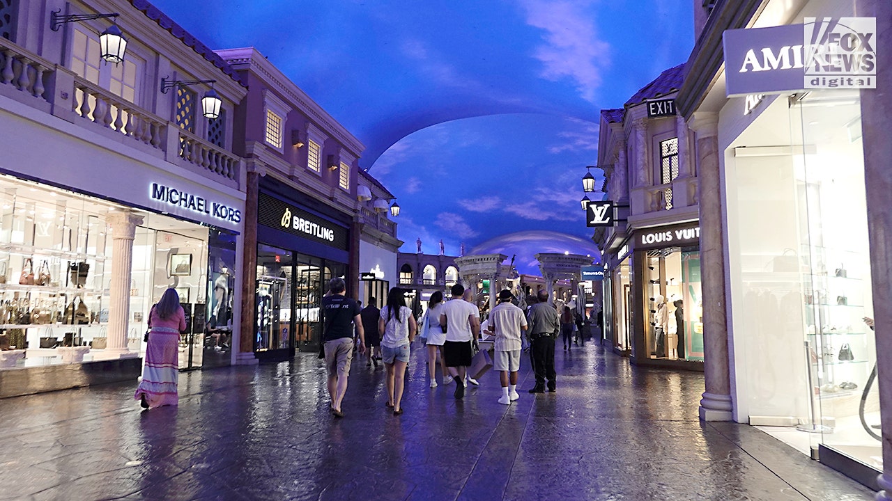 Las Vegas Tourism Shows First Real Signs of Rebound