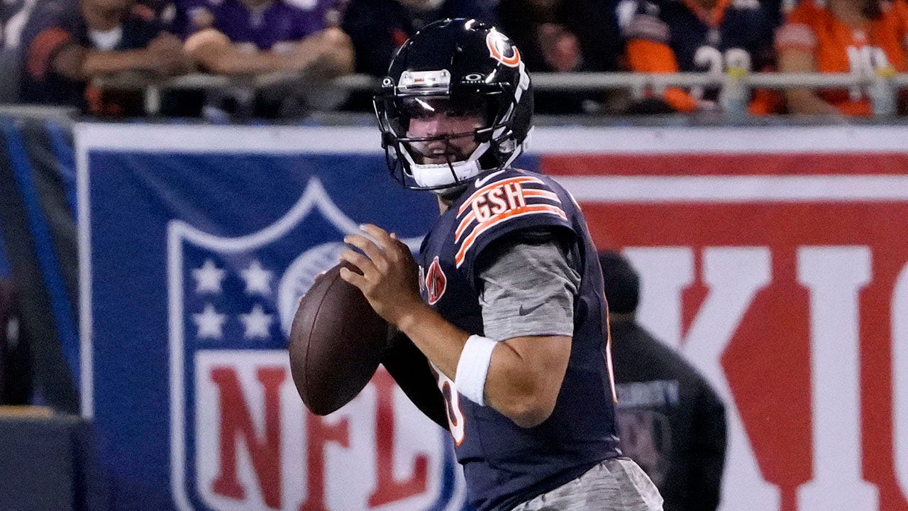 Bears’ Caleb Williams divides social media with gray undershirt underneath jersey