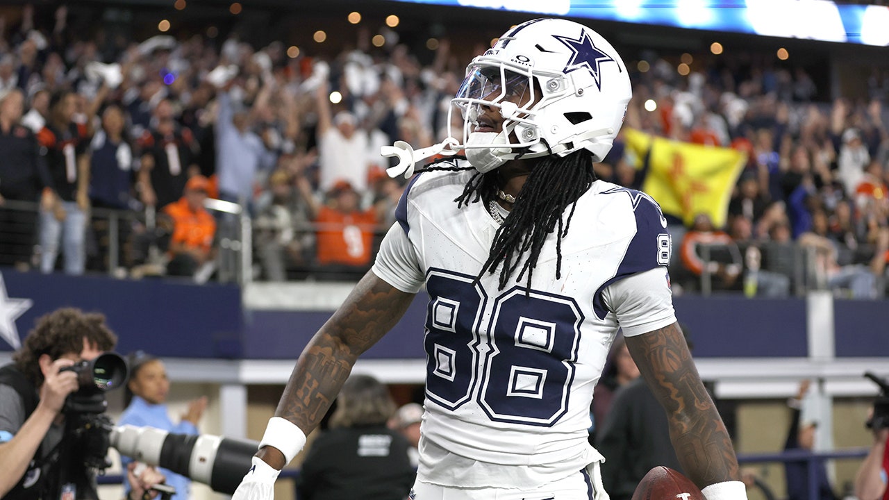 Cowboys’ CeeDee Lamb says he plans to watch Eagles’ Super Bowl victory celebration