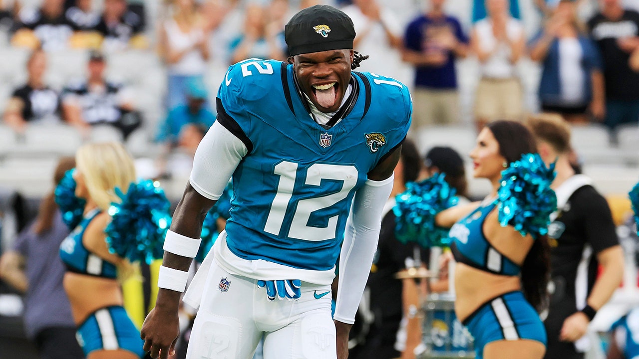 Jaguars' Travis Hunter Makes NFL History Playing Offense, Defense