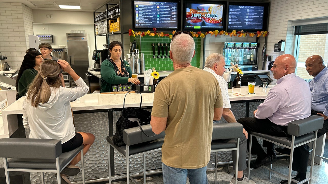 Florida Publix Goes Viral as 'Clublix' Offering Sip-and-Shop Experience