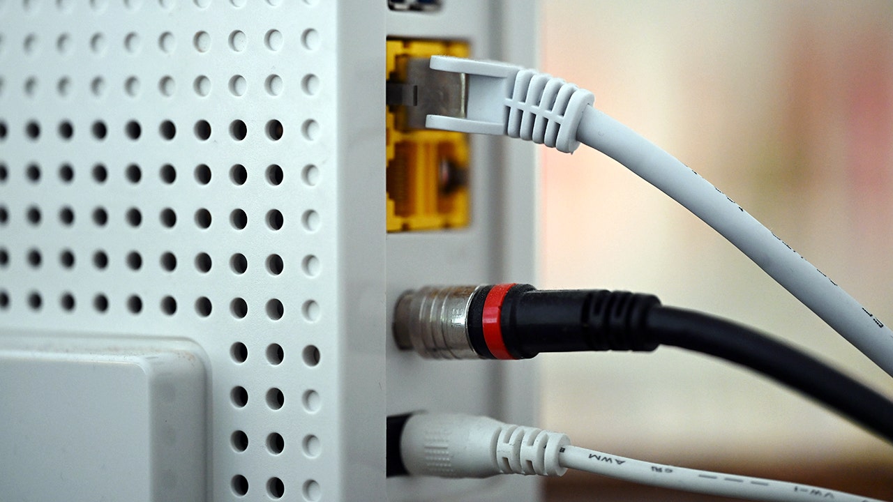 FBI says Russian hackers hijacked old Wi-Fi routers FBI says Russian hackers hijacked old Wi-Fi routers