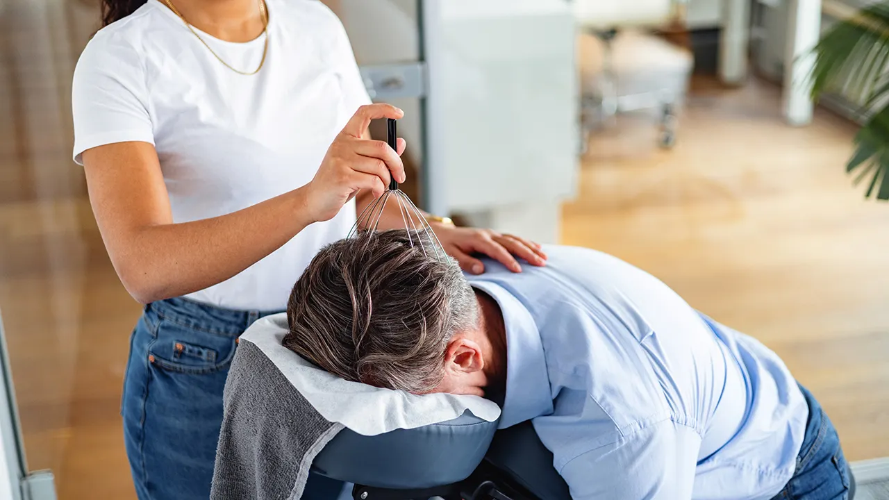 Viral wellness trend has customers paying 0 for professional back scratches
