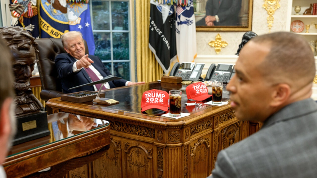 Trump posts photos from Democrat meeting with ‘2028’ hats in Oval Office