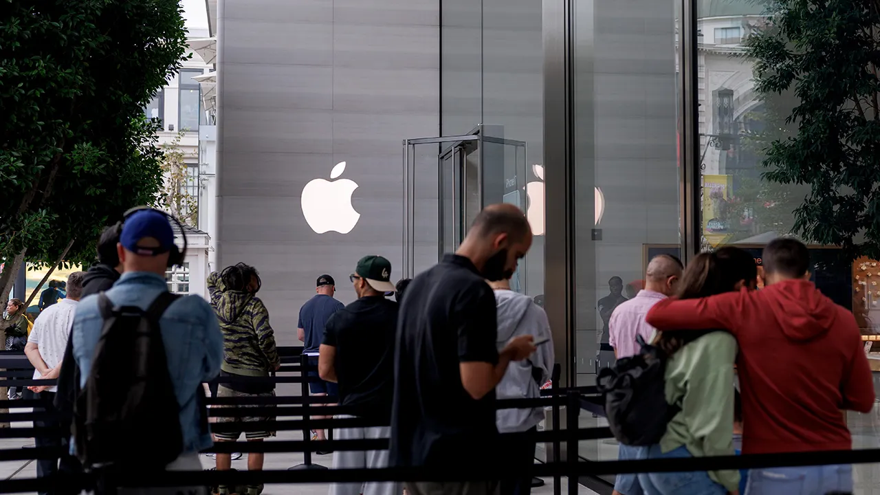 Apple begins building and shipping American-made artificial intelligence servers in the U.S. in response to President Donald Trump's push to boost domestic manufacturing. (Eric Thayer/Bloomberg via Getty Images)