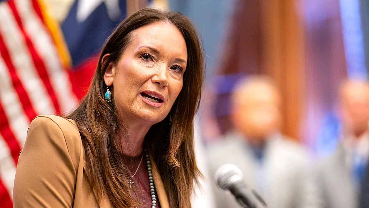 USDA chief warns ‘we’re right at the cliff’ as 40 million Americans brace for food stamp cutoff USDA chief warns ‘we’re right at the cliff’ as 40 million Americans brace for food stamp cutoff