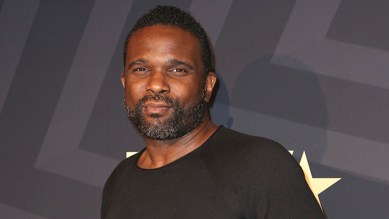 Darius McCrary held in San Diego jail on fugitive warrant charges