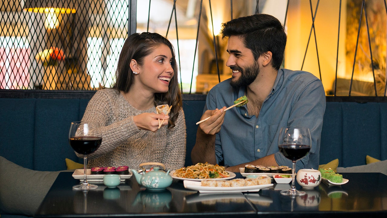 Free meal is motivating nearly 1 in 3 singles to say 'yes' to date, new report finds