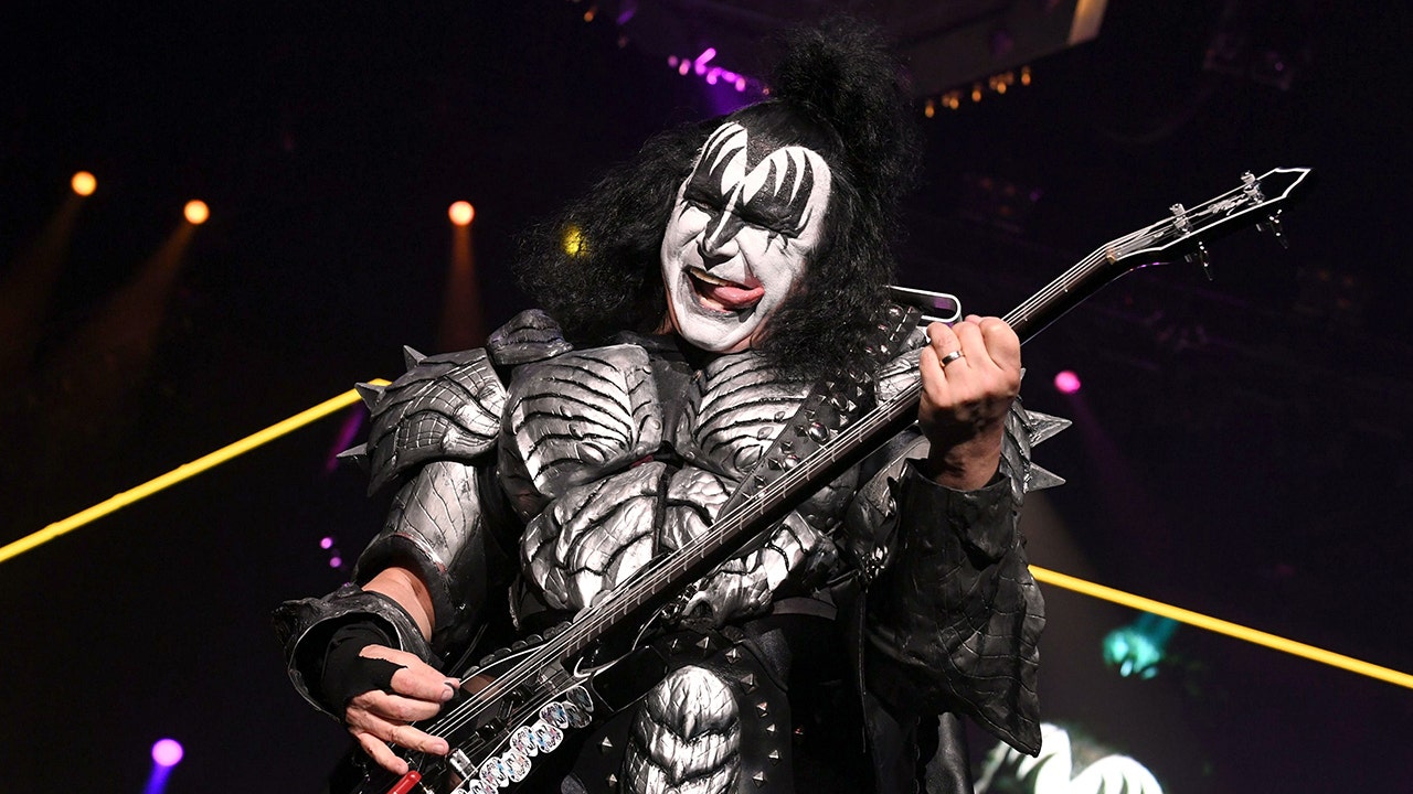 Gene Simmons passes out while driving, causes fender bender in LA: report