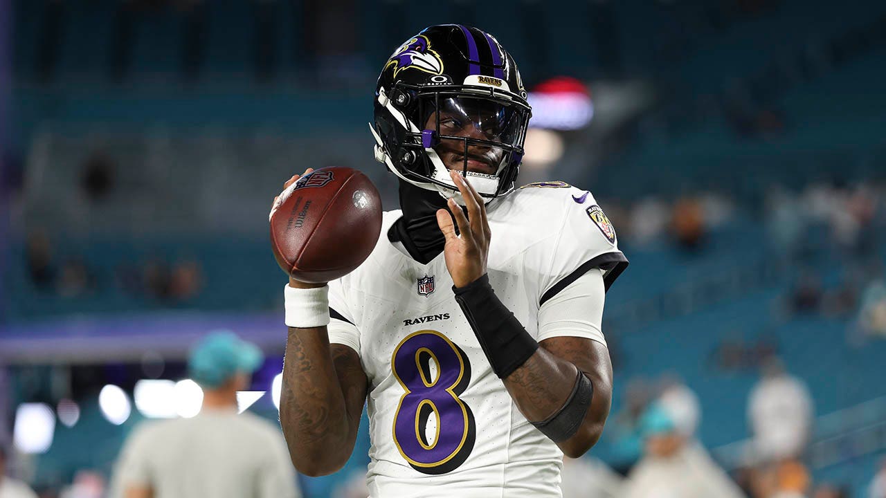 Lamar Jackson throws 4 touchdowns in thrilling Ravens comeback Dolphins vs Dolphins Lamar Jackson throws 4 touchdowns in thrilling Ravens comeback Dolphins vs Dolphins