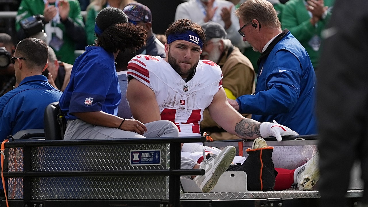 Giants’ Cam Skattebo exits game after brutal injury Giants’ Cam Skattebo exits game after brutal injury