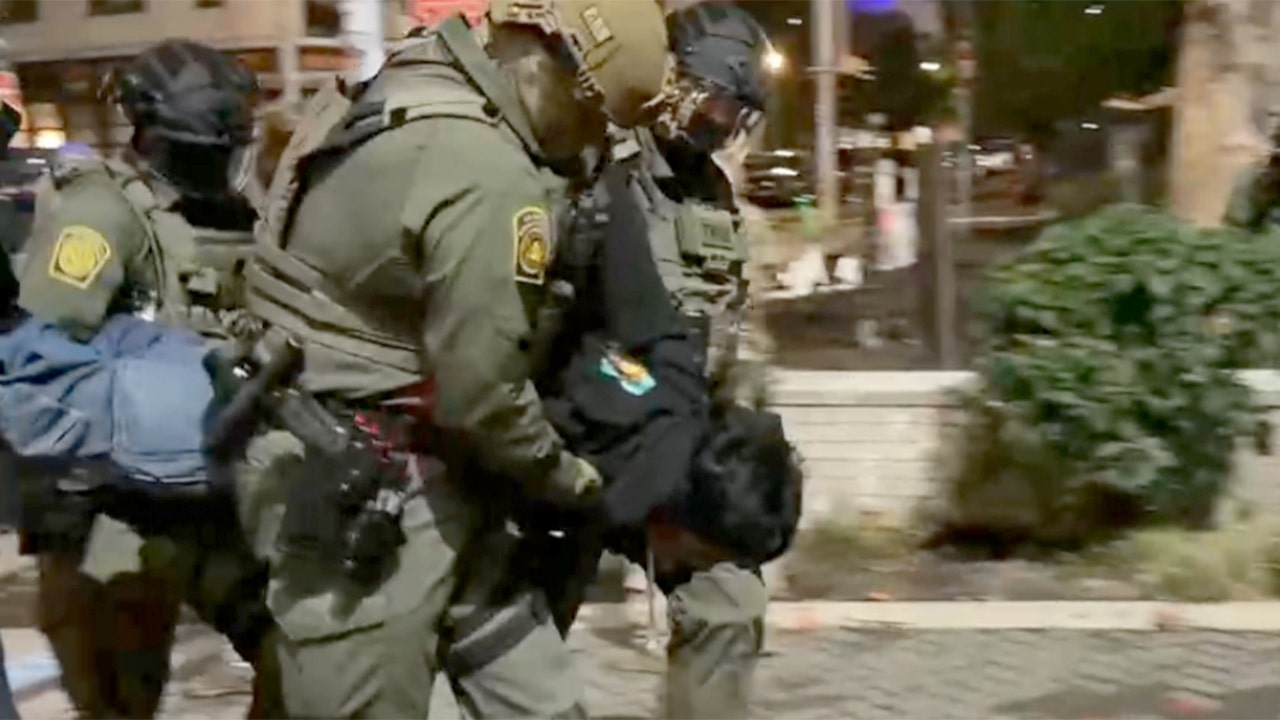 Oregon county DA drops charges against conservative journalist after Portland arrest