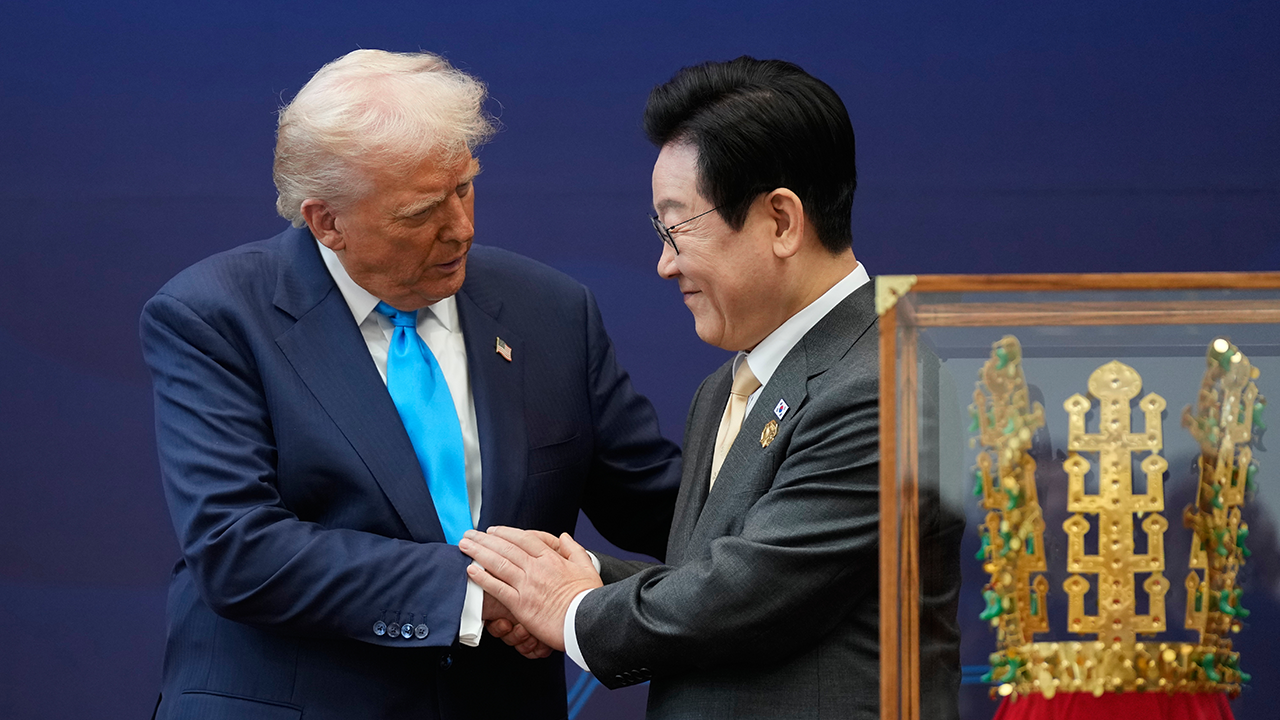 Trump arrives in South Korea for key talks ahead of APEC summit and more top headlines Trump arrives in South Korea for key talks ahead of APEC summit and more top headlines