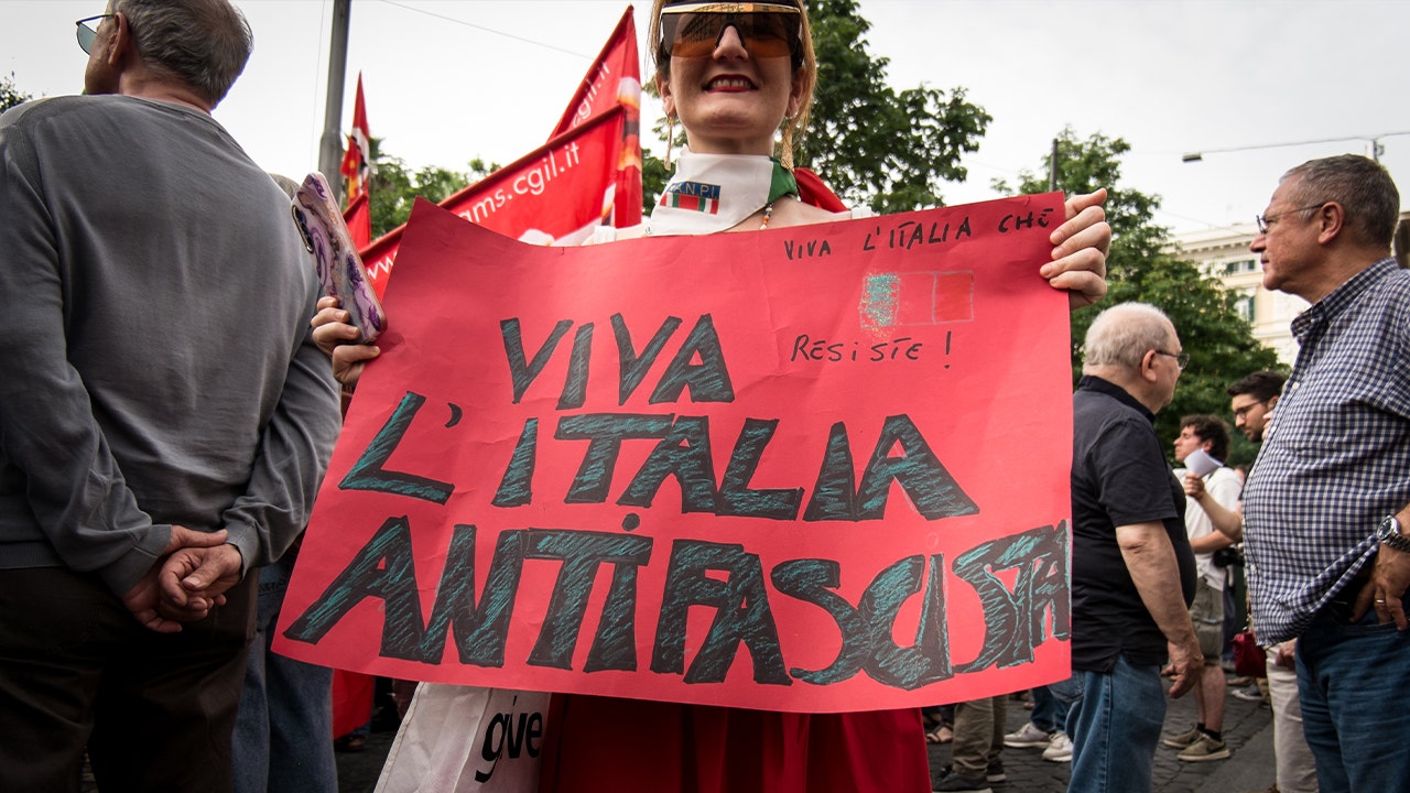 Antifa protesters march in Rome. (Andrea Ronchini/NurPhoto via Getty Images)