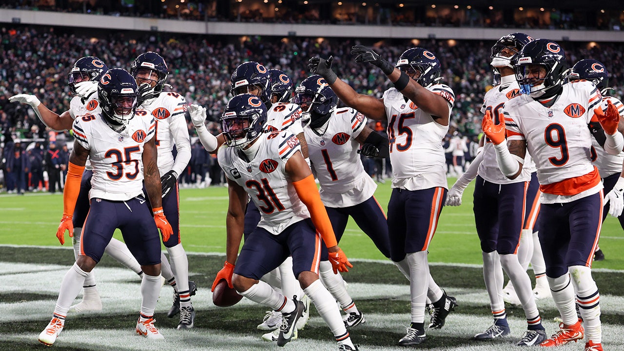 NFL scores: Eagles booes off field as Bears dominate run-game in upset victory