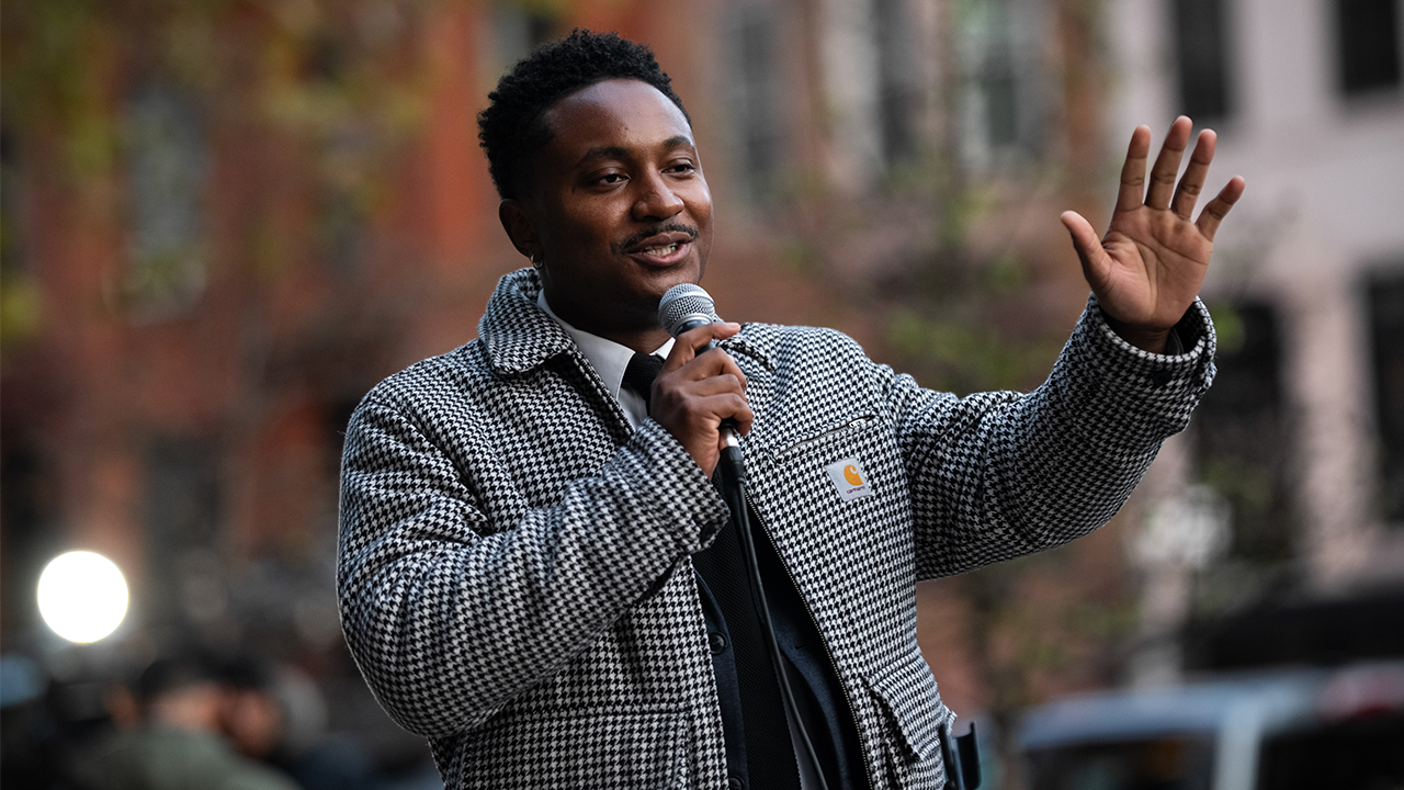 Gen Z firebrand challenges establishment giant: NYC’s Chi Ossé tees up primary bid against Hakeem Jeffries Gen Z firebrand challenges establishment giant: NYC’s Chi Ossé tees up primary bid against Hakeem Jeffries