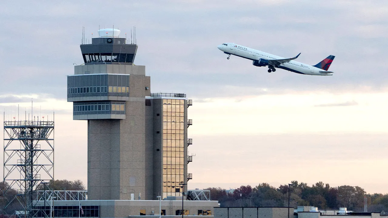 Shutdown chaos reignites debate over privatizing US air traffic control Shutdown chaos reignites debate over privatizing US air traffic control