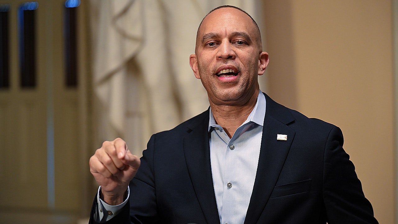 Hakeem Jeffries digs in on SNAP blame-game with 42 million Americans’ food benefits at risk Hakeem Jeffries digs in on SNAP blame-game with 42 million Americans’ food benefits at risk