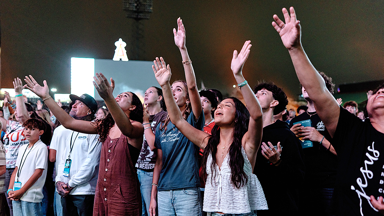 تقام فعاليات إحياء دينية في الحرم الجامعي في ولاية يوتا حيث قُتل تشارلي كيرك