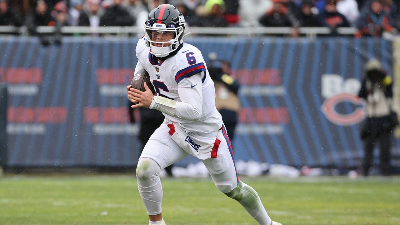 Mantan bintang Giants Brandon Jacobs memberikan peringatan keras kepada pendatang baru Jaxson Dart