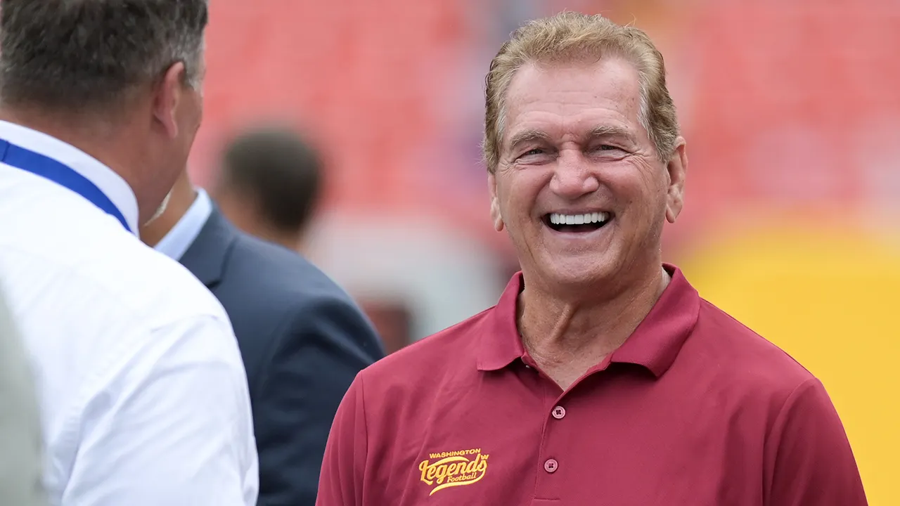 Joe Theismann, Komutanların RFK sitesine dönüşüne tepki gösterdi, üzerinde Trump’ın adı vardı