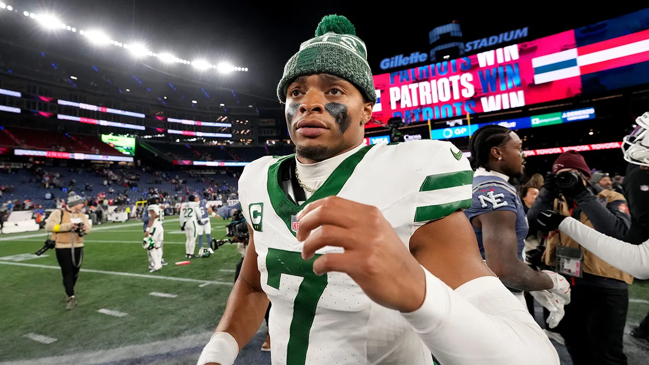 Berita NFL: Justin Fields dari Jets bereaksi blak-blakan saat dicadangkan