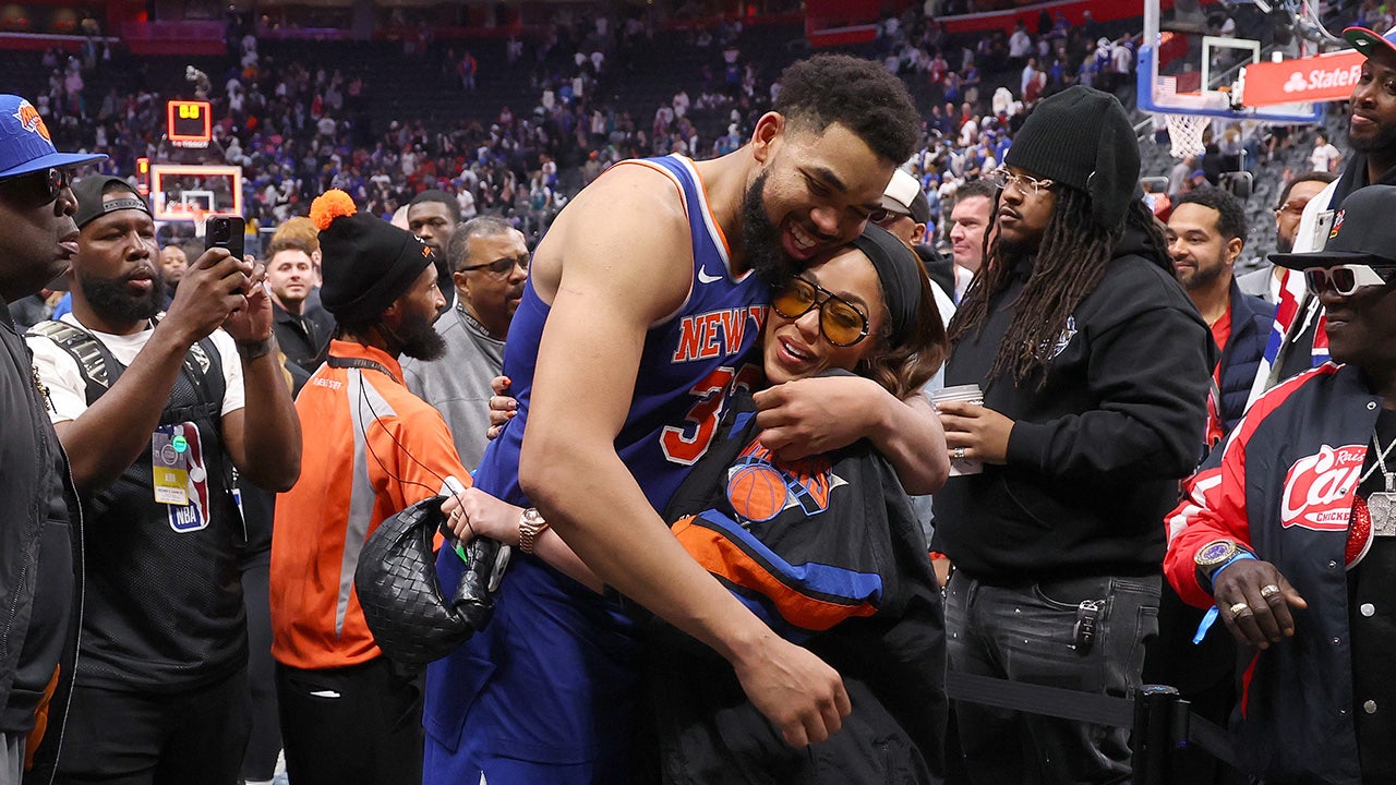 Knicks’li Karl-Anthony Towns, 30. yaş günü için merhum annesinin eski arabasını hediye etti
