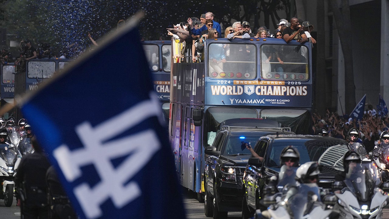 Buletin Fox News Sports Huddle: Dodgers merayakan pengulangan Seri Dunia, kegilaan tenggat waktu perdagangan NFL