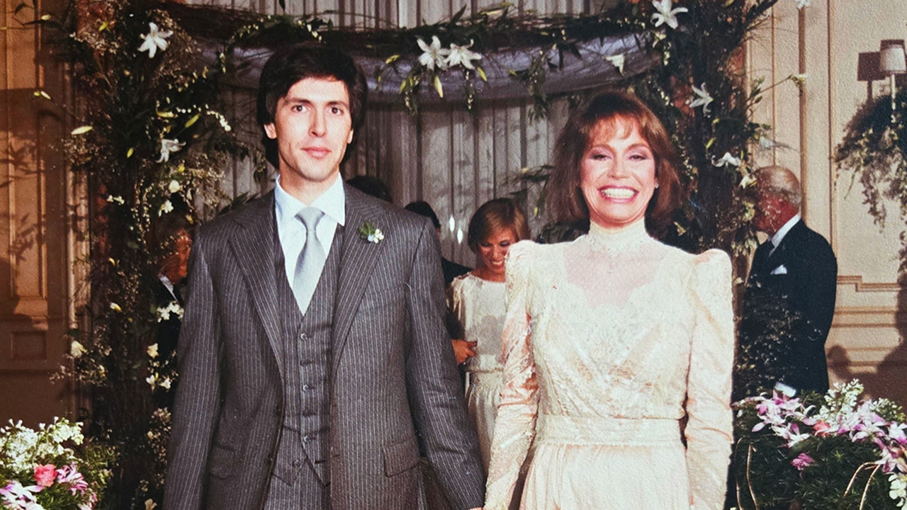 Remembering Love: Behind Mary Tyler Moore's Thanksgiving Eve Wedding