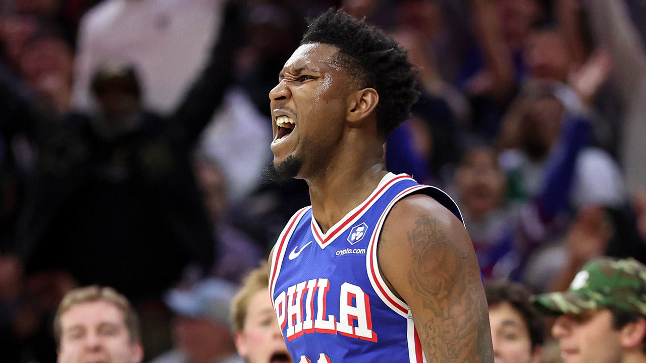76ers player's mom playfully scolds son for emphatic outburst after big shot