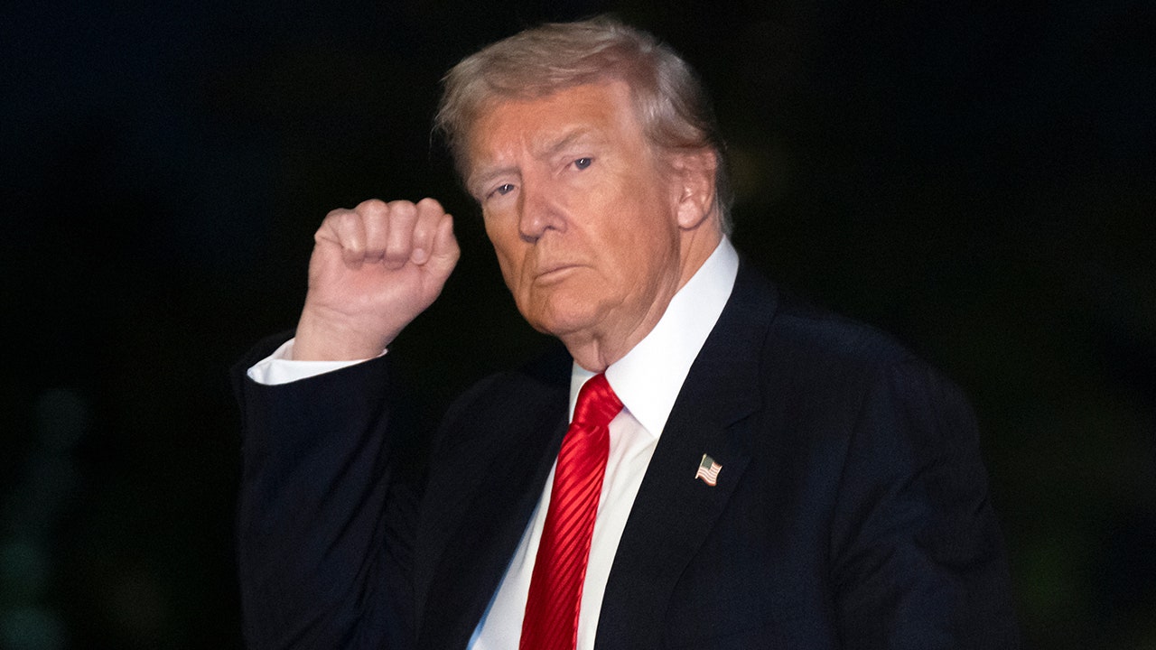 Trump, Commanders-Lions NFL maçına katıldı