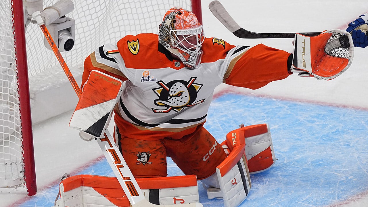NHL Playoffs Game 5 preview: Why the under 6.5 is the play for Ducks vs. Golden Knights tonight