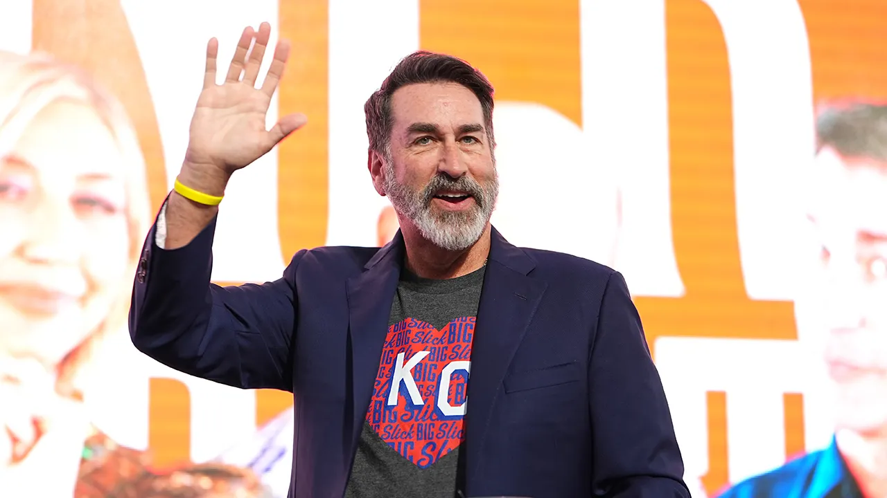 Rob Riggle expresses 'deep patriotism,' love for the country while discussing time in Marine Corps