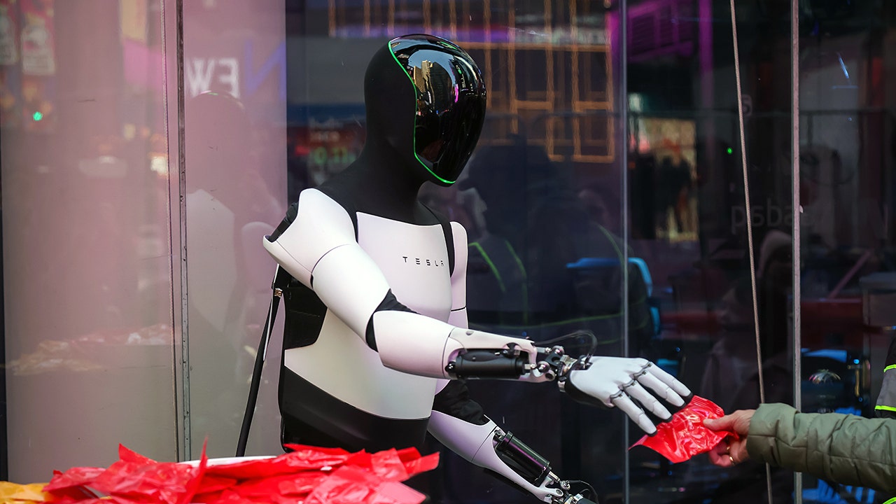 Elon Musk says robots will make work optional in new viral Optimus clip Elon Musk says robots will make work optional in new viral Optimus clip