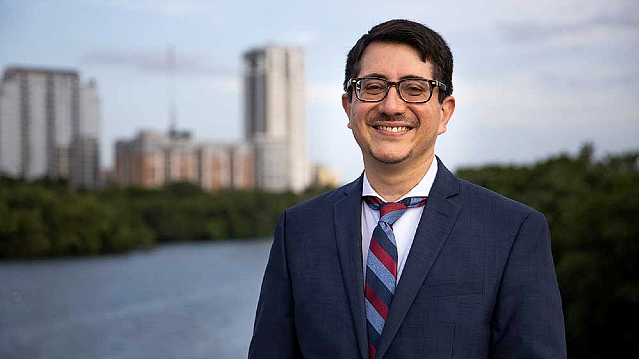 دعت مجموعات الشرطة مقاطعة ترافيس DA خوسيه جارزا إلى الاستقالة بسبب سوء السلوك