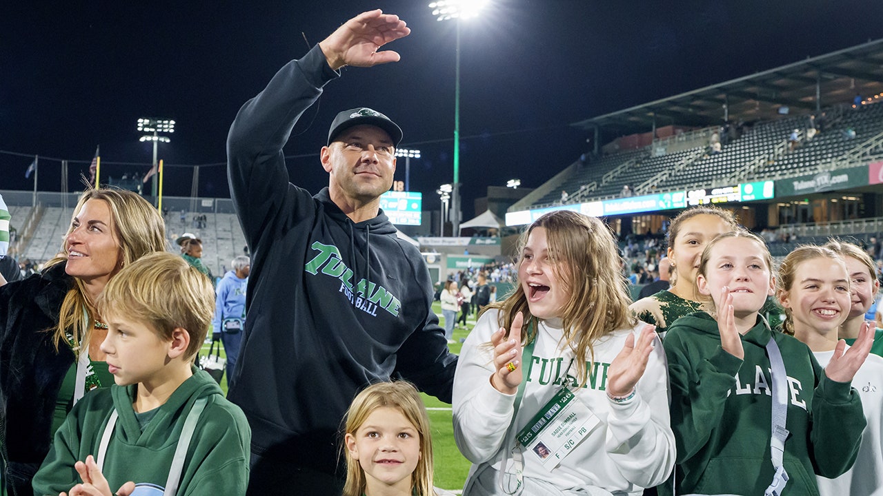 Florida coach Jon Sumrall reveals early career struggles, living in slums of San Diego and ‘carrying a glock’ Florida coach Jon Sumrall reveals early career struggles, living in slums of San Diego and ‘carrying a glock’