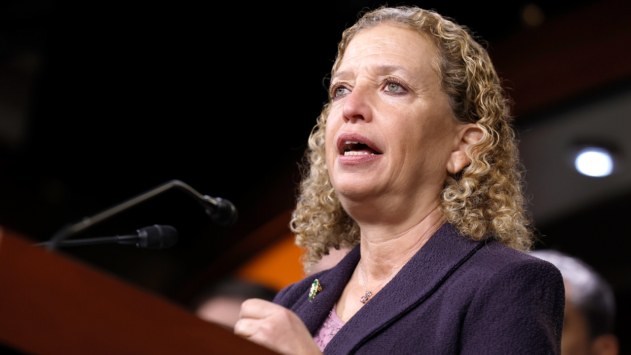 Rep. Warserman Schultz blames Trump for the national shooting of the DC crackdown