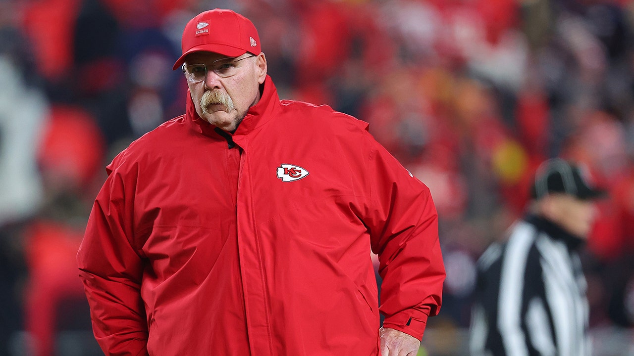 Andy Reid tetap sebagai pelatih Chiefs meski mengalami cedera, pertanyaan daftar pemain: lapor